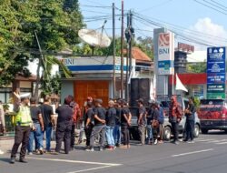 Gabungan Ormas Gelar Aksi Protes Pungli di Samsat Kediri dan Parkir Liar